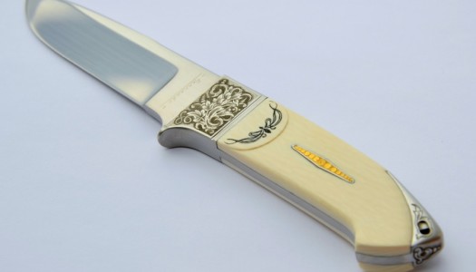 Coltello integrale “Liberty” in Avorio fossile con incisioni e scrimshaw